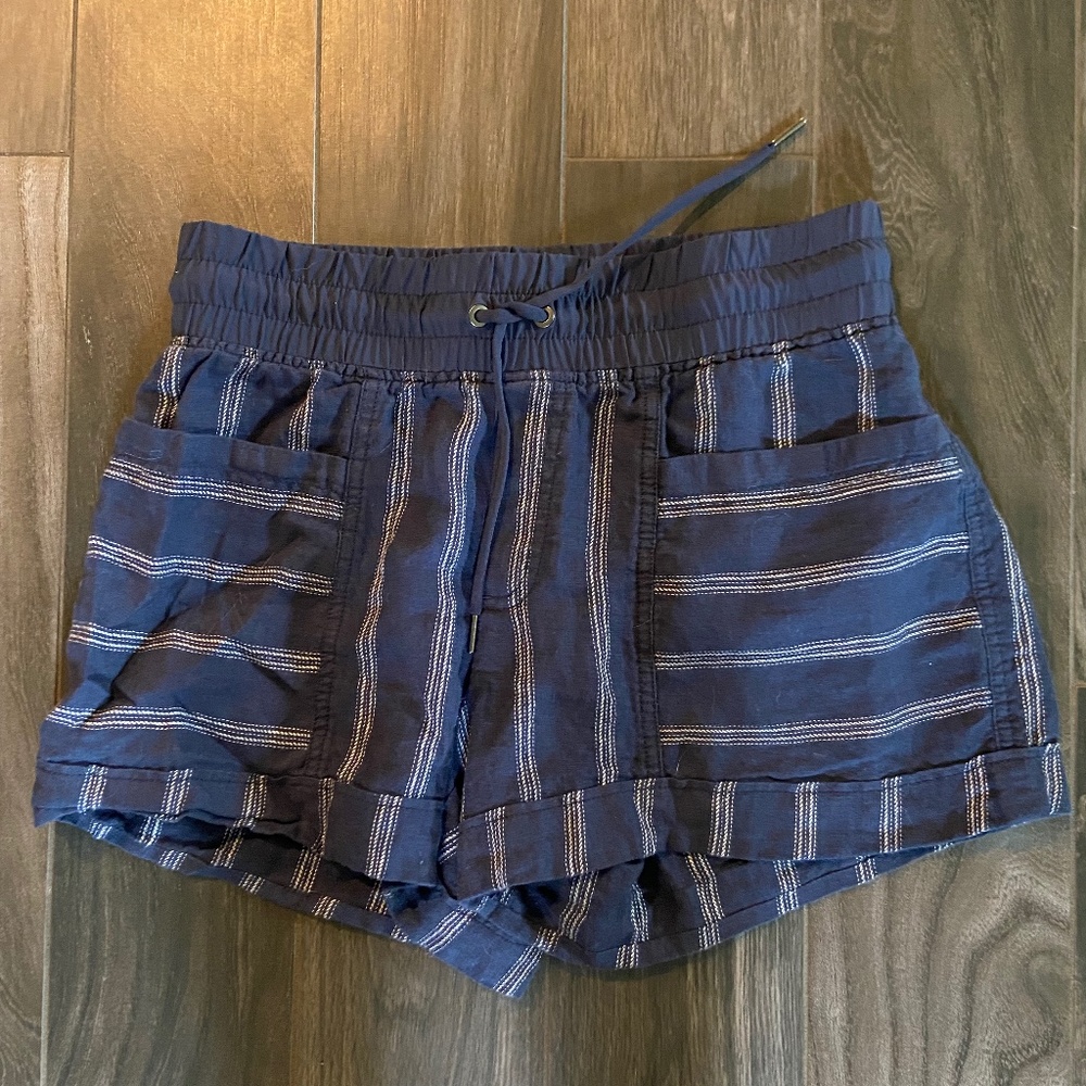 Athleta Pull-on Navy Striped Shorts Size-6